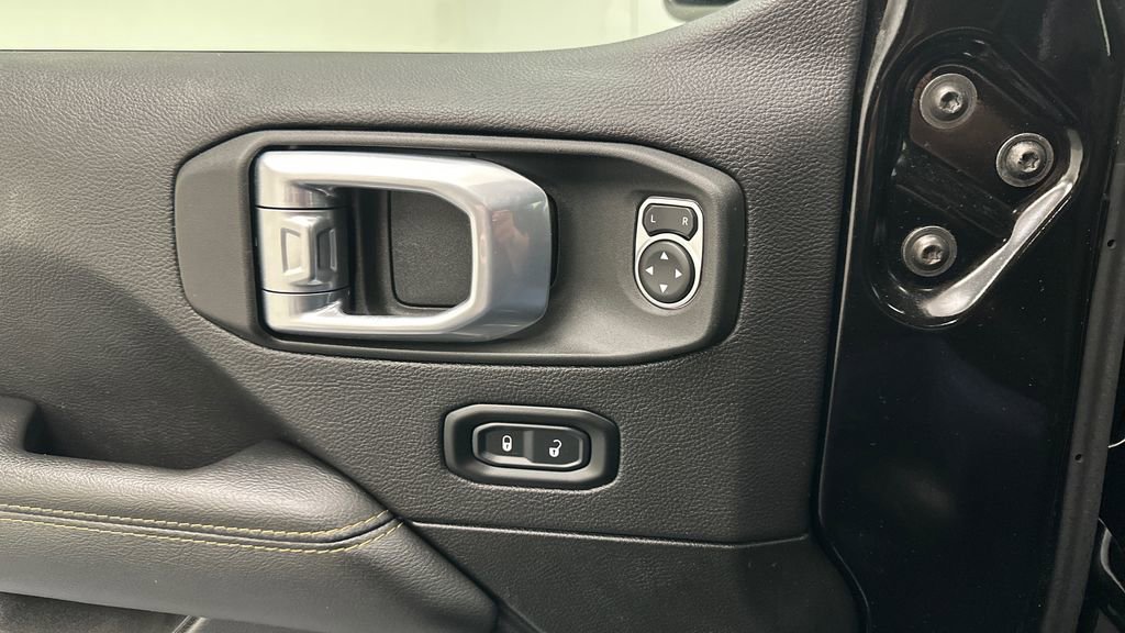 Used 2022 Jeep Gladiator Overland AWD/4WD image 18
