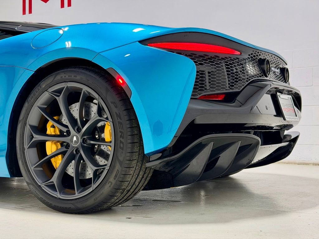 Used 2023 McLaren Artura image 23