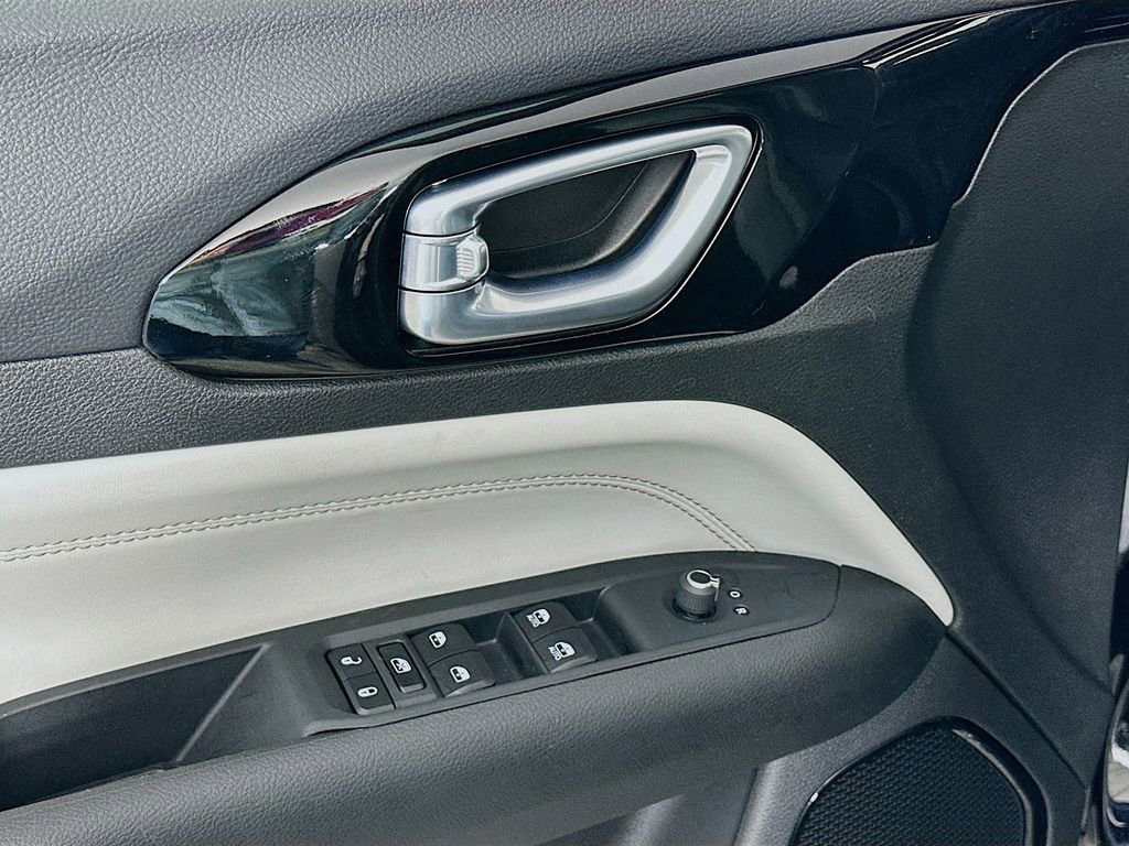 Used 2024 Jeep Compass Limited image 23