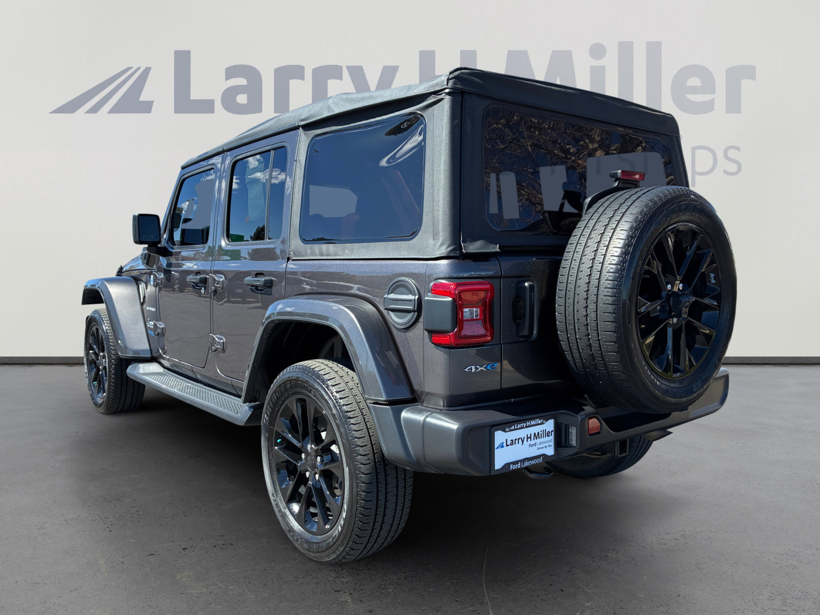 Used 2021 Jeep Wrangler Unlimited Sahara image 3