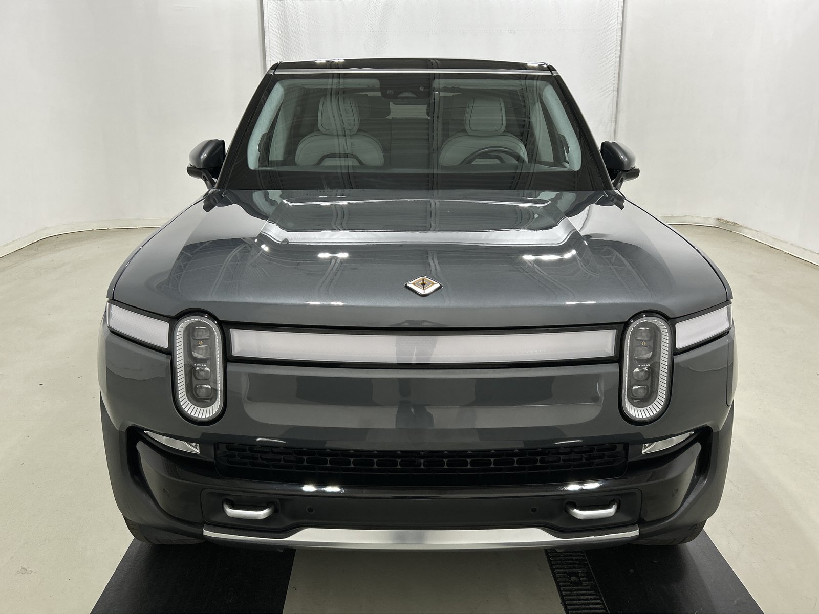 Used 2024 Rivian R1S Adventure AWD/4WD image 8