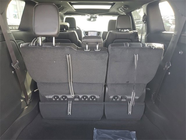 New 2026 Chrysler Pacifica Limited w/ Trailer Tow Group image 8