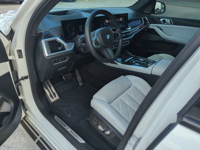Used 2024 BMW X7 xDrive40i w/ M Sport Package AWD/4WD image 10