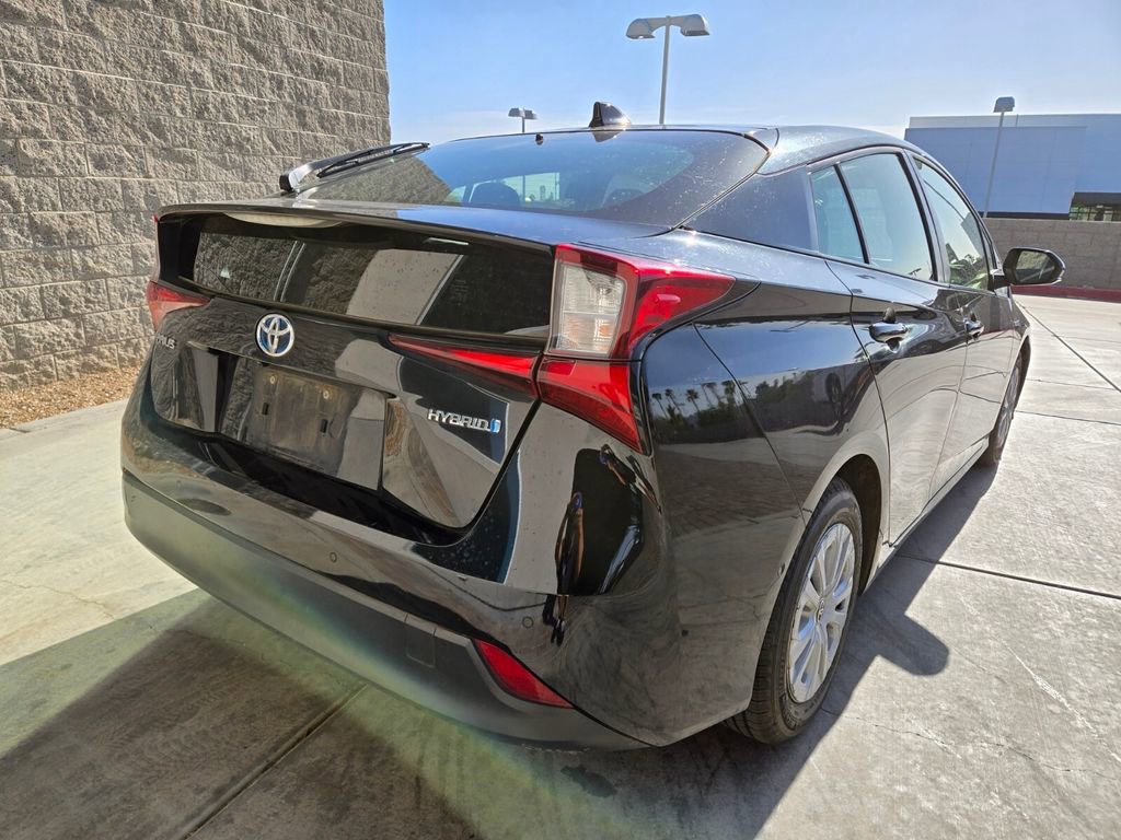 Used 2021 Toyota Prius LE FWD image 4