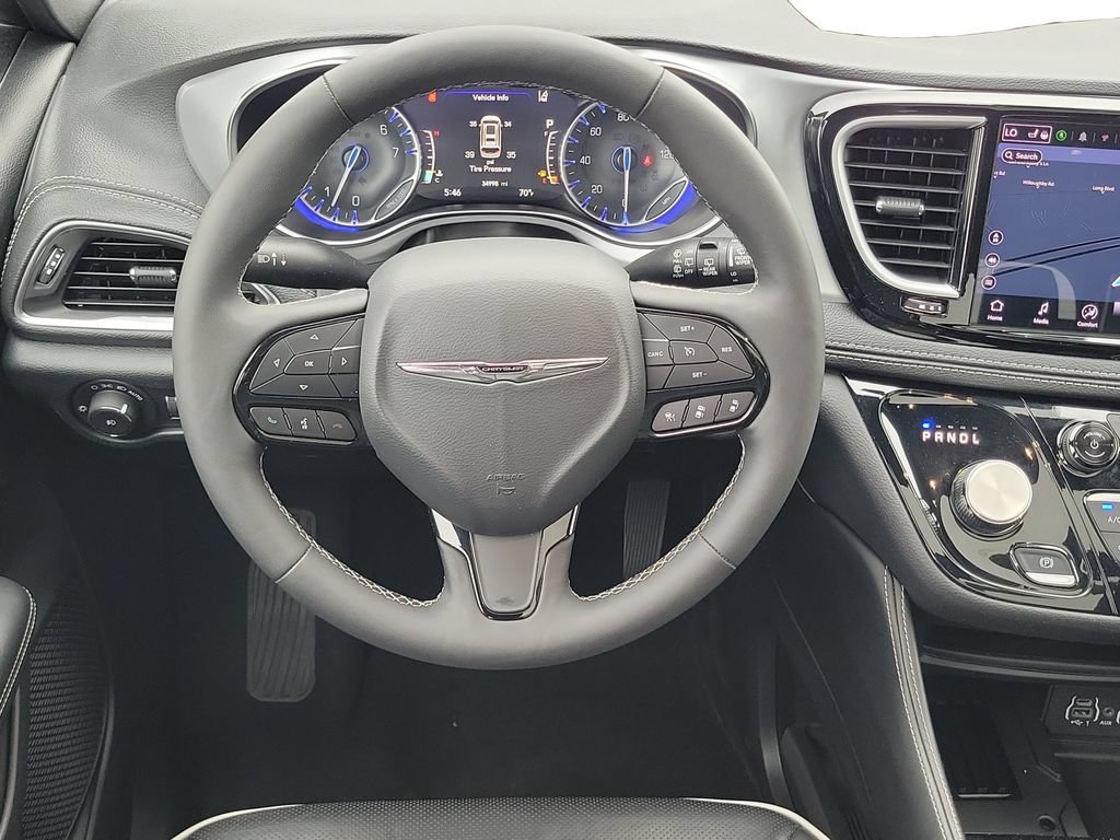 Used 2025 Chrysler Pacifica Limited FWD image 33