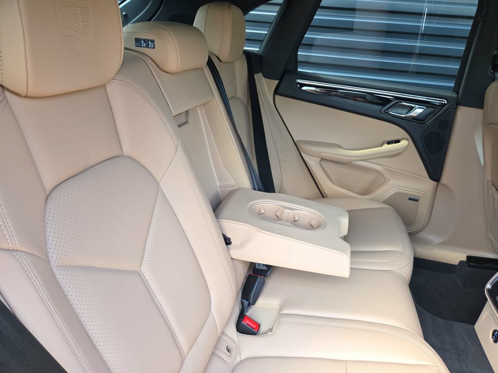 Certified 2026 Porsche Macan AWD/4WD image 21