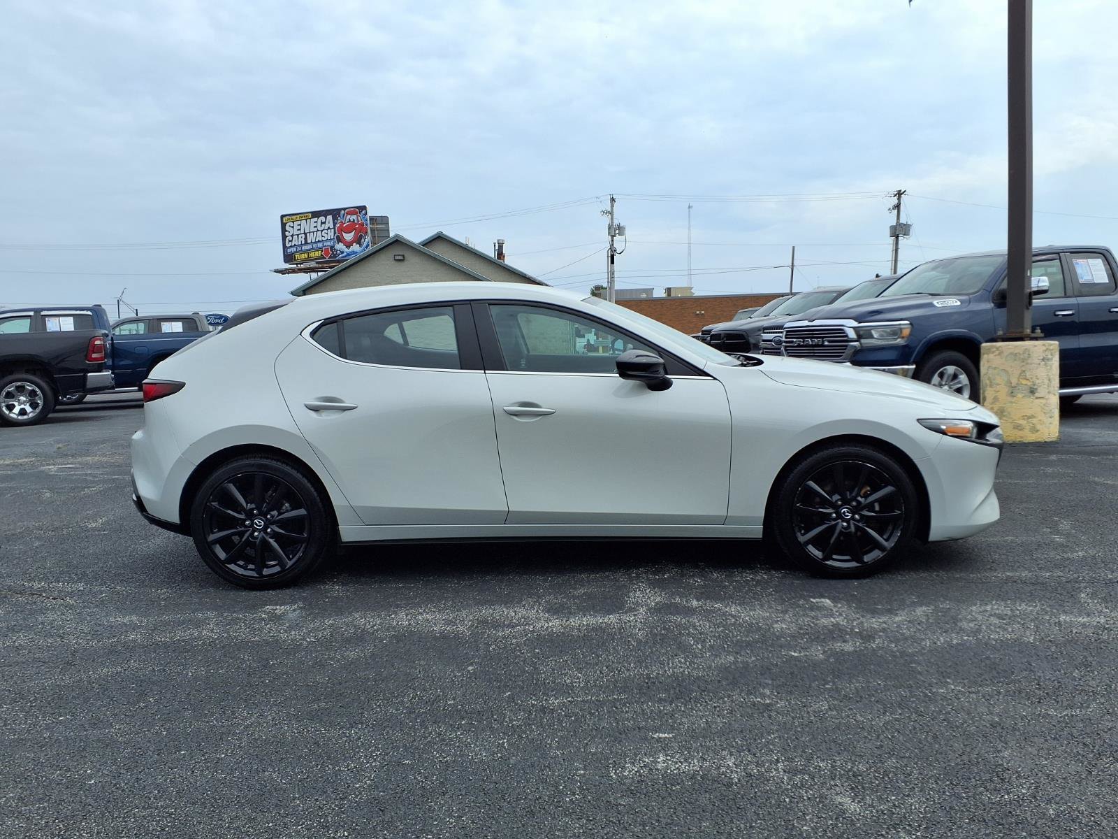 Used 2024 MAZDA MAZDA3 s FWD image 4