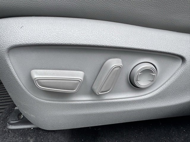 Used 2023 Toyota Highlander Limited image 18