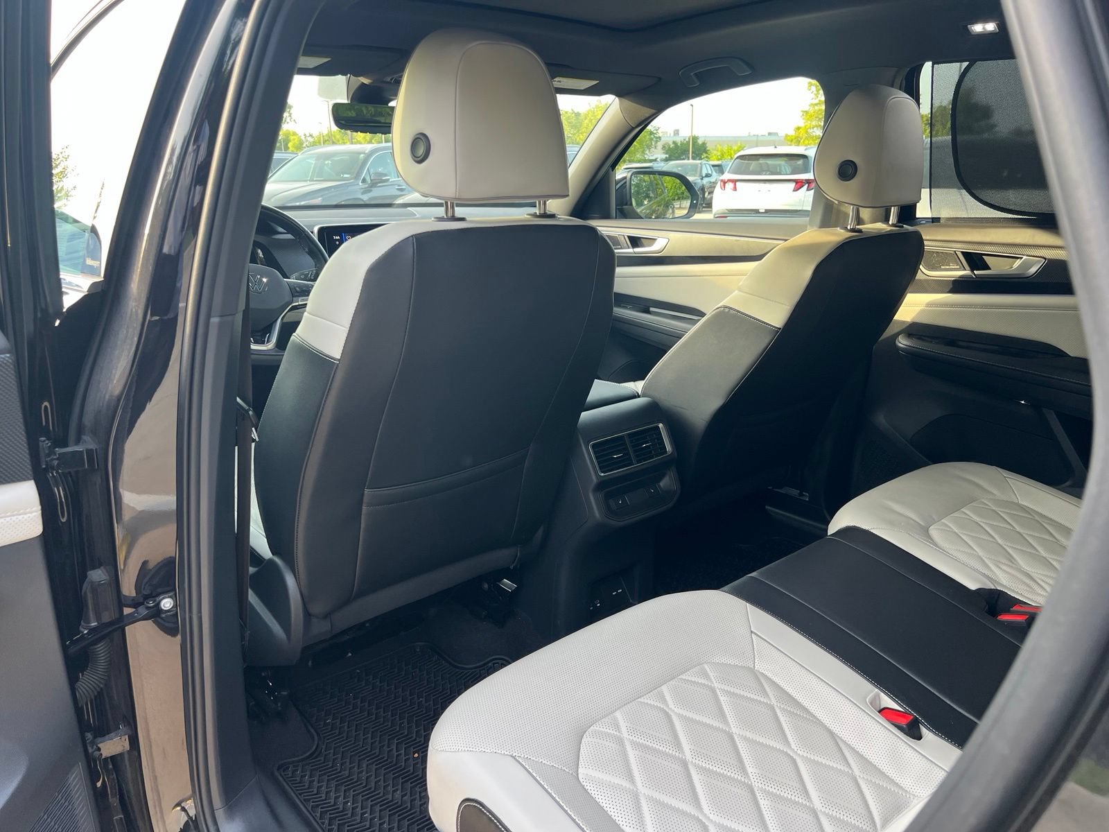 Used 2024 Volkswagen Atlas Cross Sport SEL Premium R-Line AWD/4WD image 17