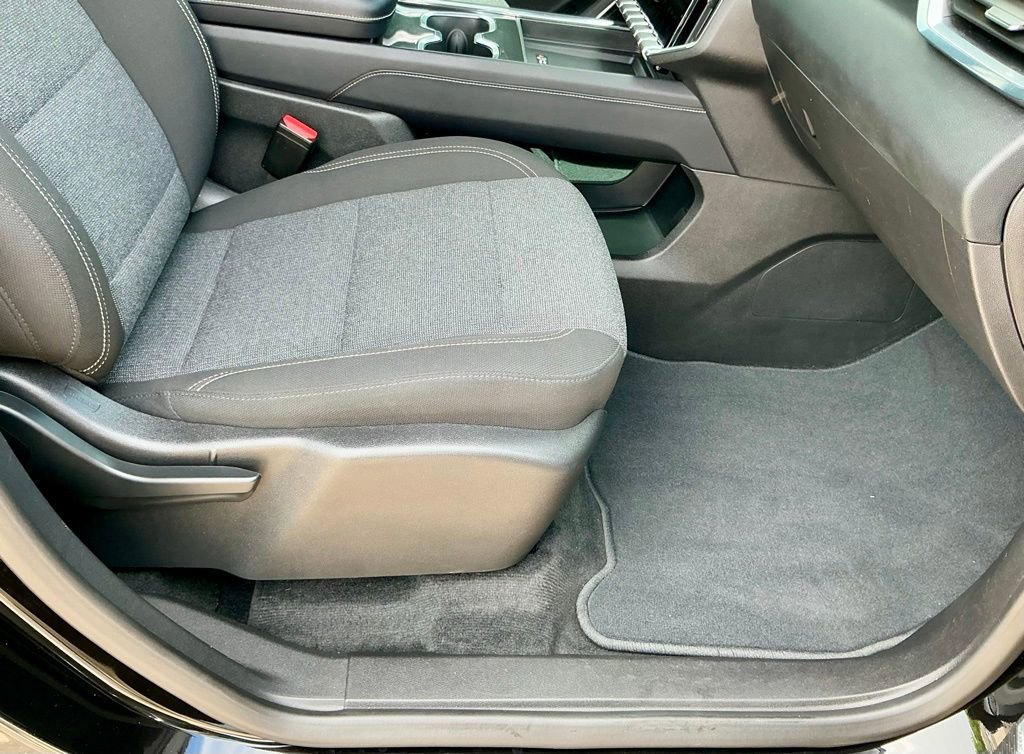 Used 2025 GMC Acadia Elevation image 24