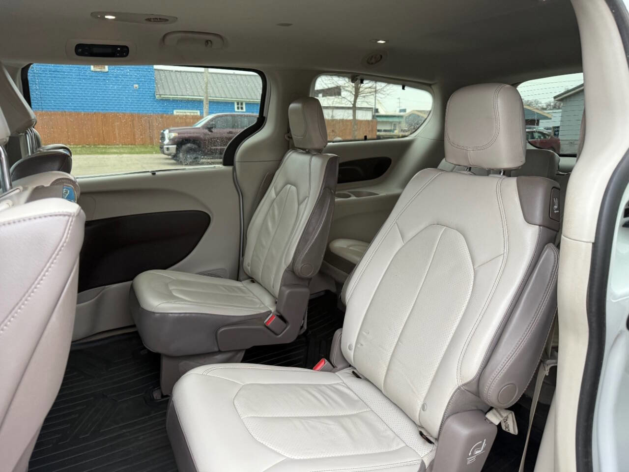 Used 2017 Chrysler Pacifica Touring-L Plus w/ Advanced Safetytec Group FWD image 23