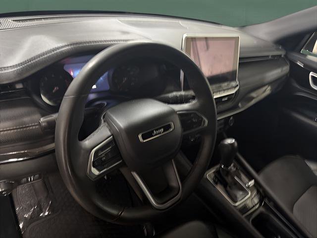 Used 2023 Jeep Compass Latitude w/ Convenience Group AWD/4WD image 17