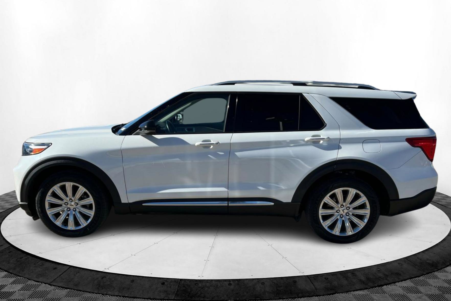 Used 2020 Ford Explorer Limited w/ Class III Trailer Tow Package image 2