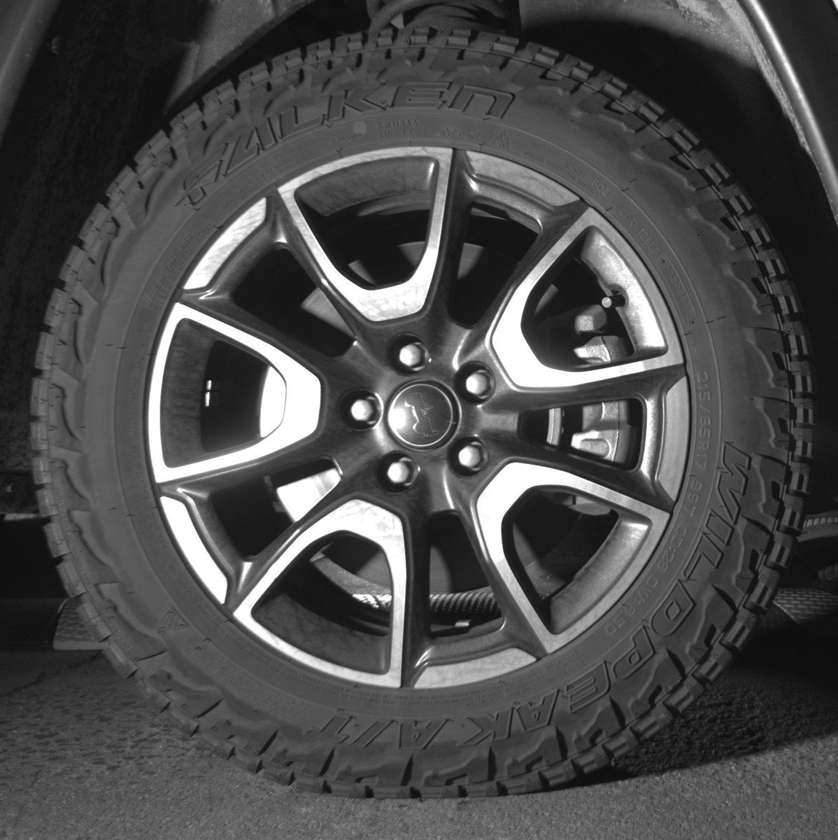 Used 2025 Jeep Compass Trailhawk AWD/4WD image 13