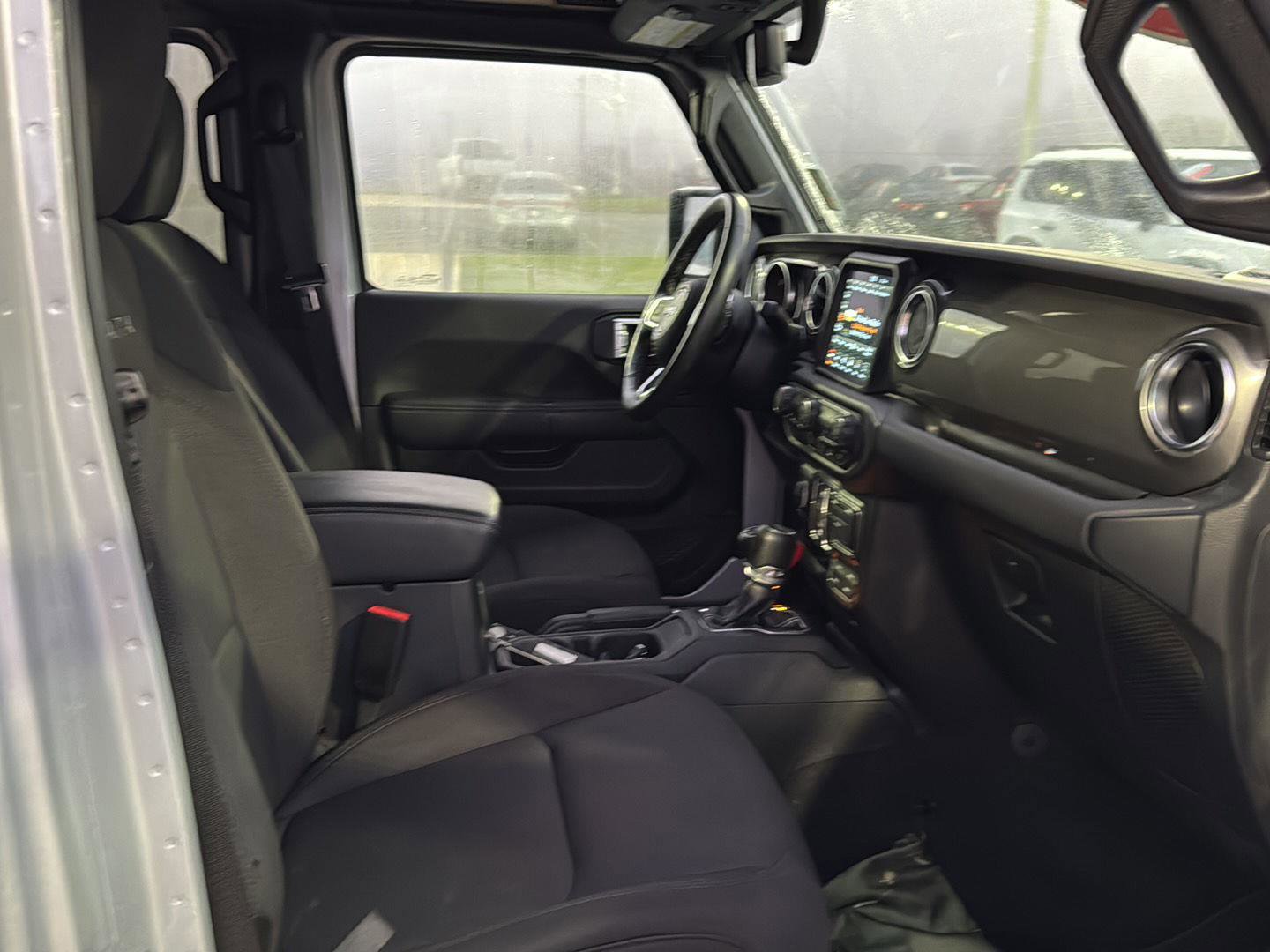 Used 2022 Jeep Wrangler Unlimited Sahara w/ Cold Weather Group image 10