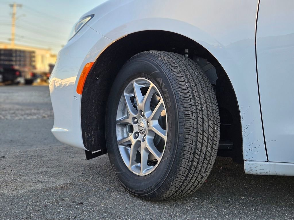 New 2026 Chrysler Pacifica Select image 32