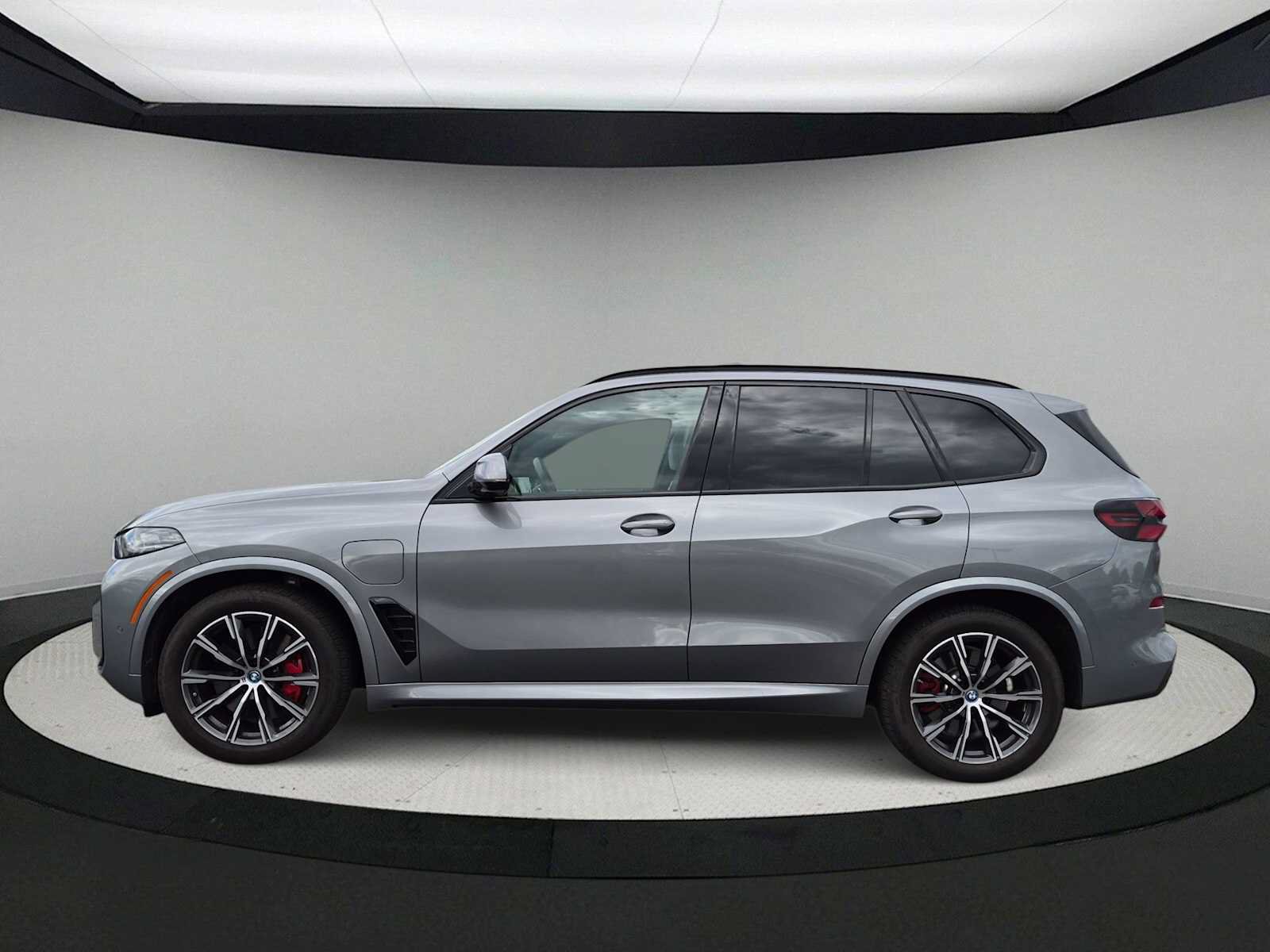 Used 2025 BMW X5 xDrive50e w/ Executive Package AWD/4WD image 5