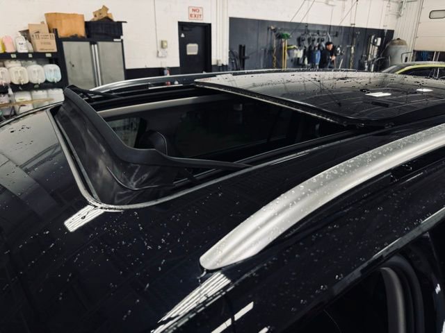 Used 2022 Volkswagen Tiguan SE w/ Panoramic Sunroof Package image 11