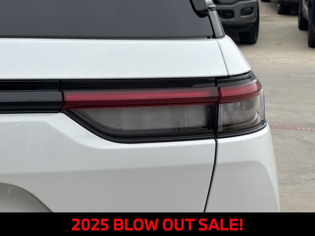 New 2025 Jeep Grand Cherokee Laredo image 5