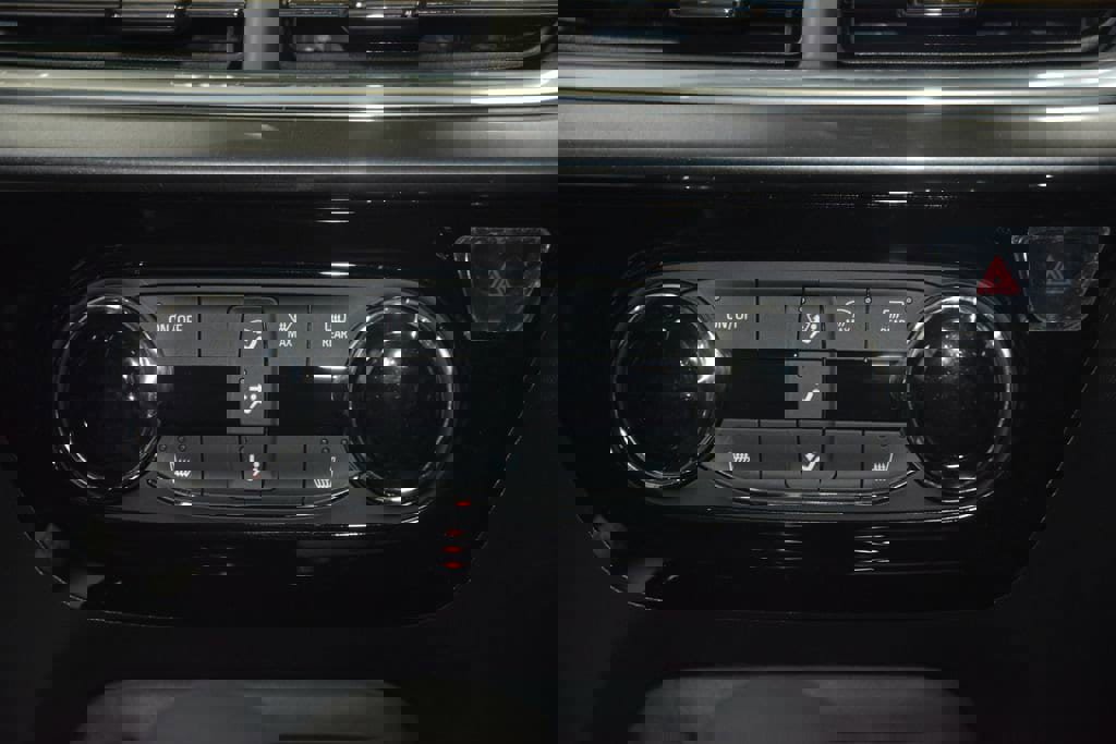 New 2026 Chevrolet Trax ACTIV w/ Sunroof Package FWD image 30