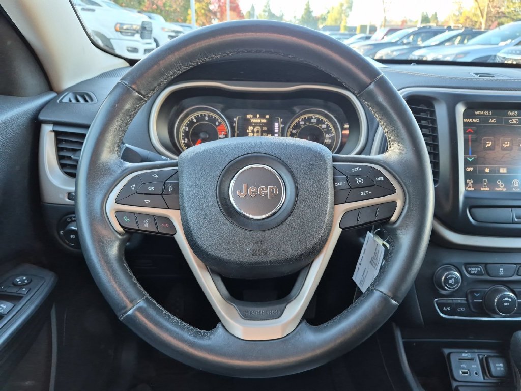 Used 2016 Jeep Cherokee Latitude FWD image 20