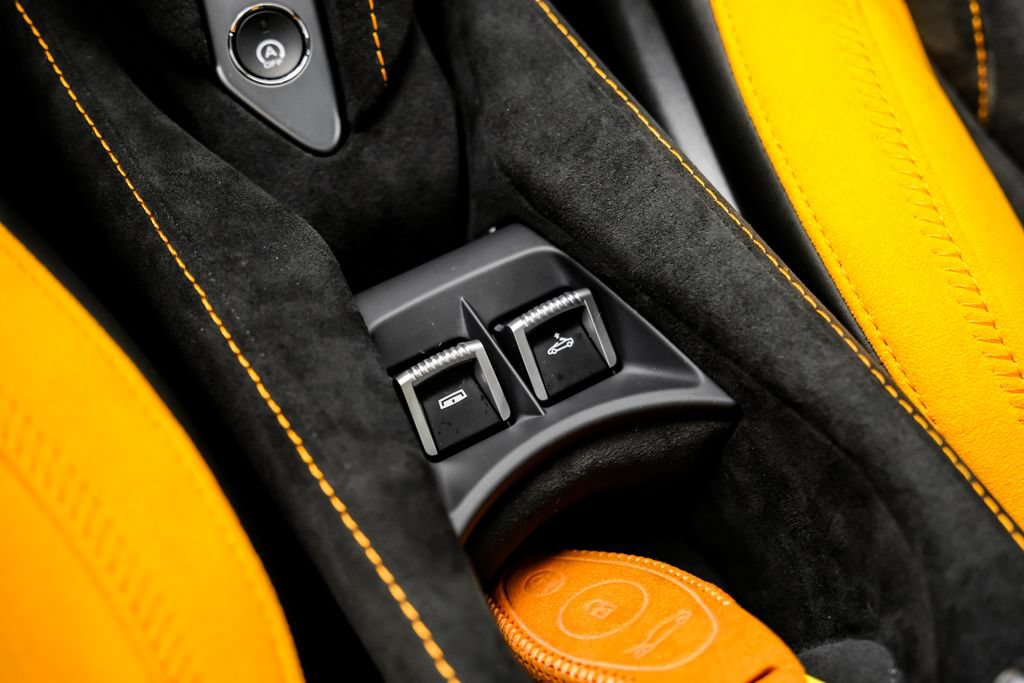 Used 2026 McLaren 750S Spider RWD image 29