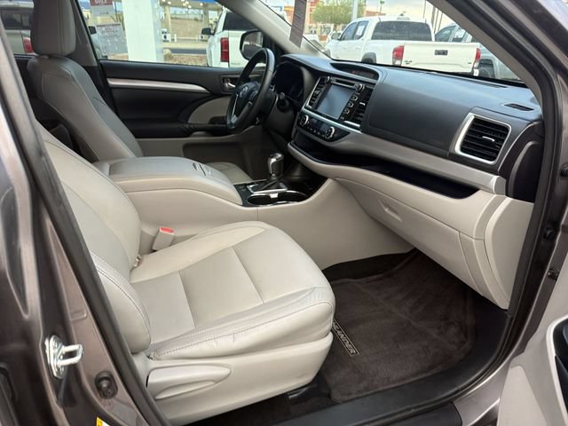 Used 2015 Toyota Highlander XLE AWD/4WD image 28