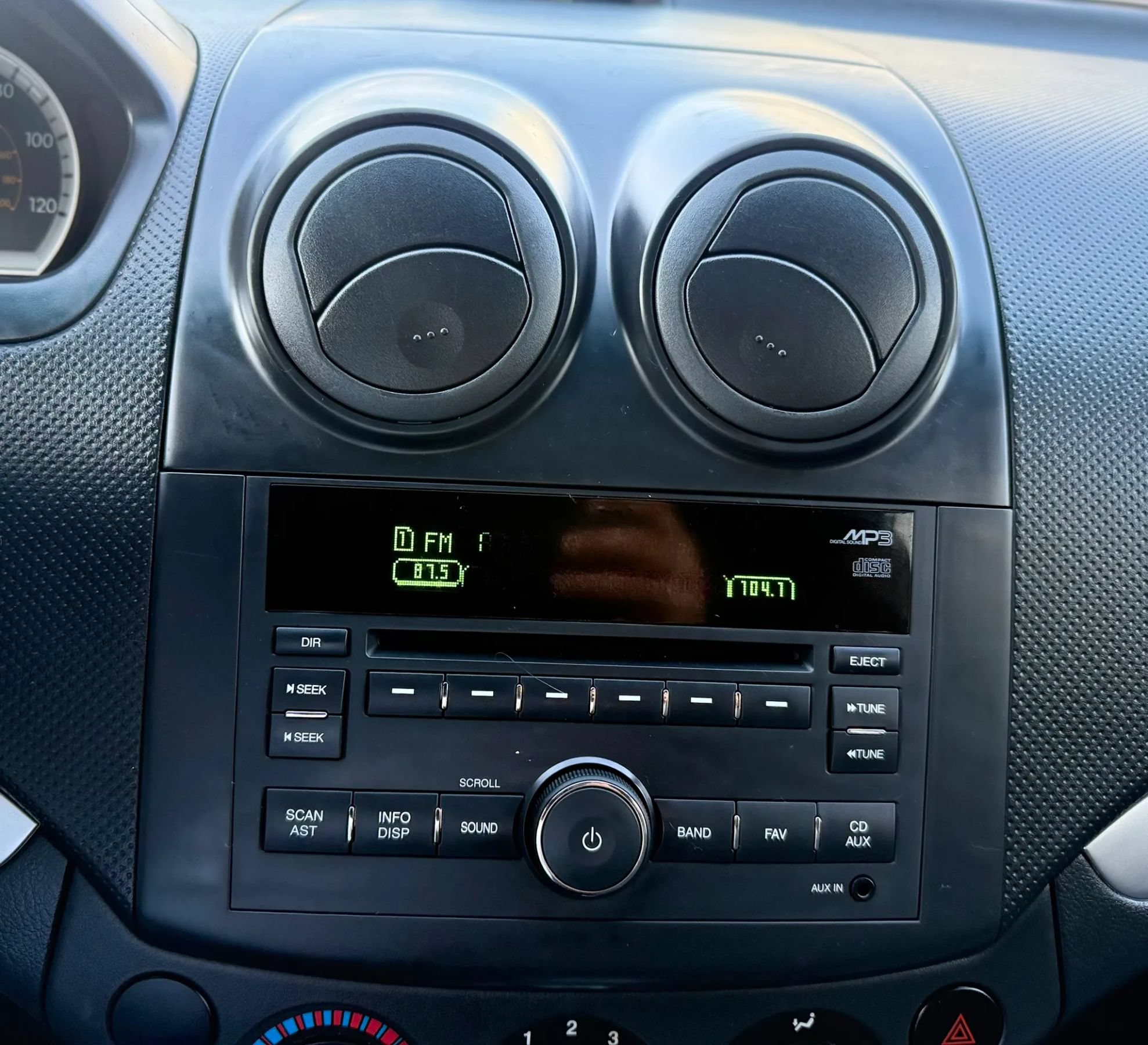 Used 2011 Chevrolet Aveo LT w/ Power and Convenience Package FWD image 13