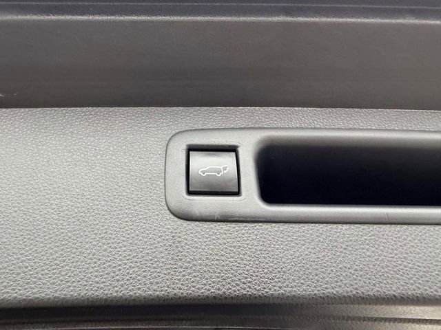 Used 2021 Toyota Highlander XSE AWD/4WD image 9