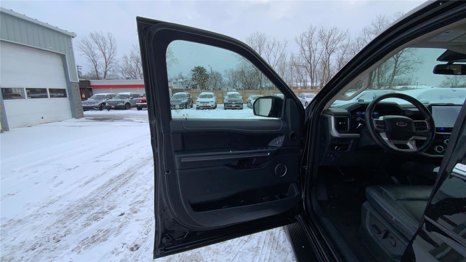 Used 2024 Ford Expedition XLT AWD/4WD image 20