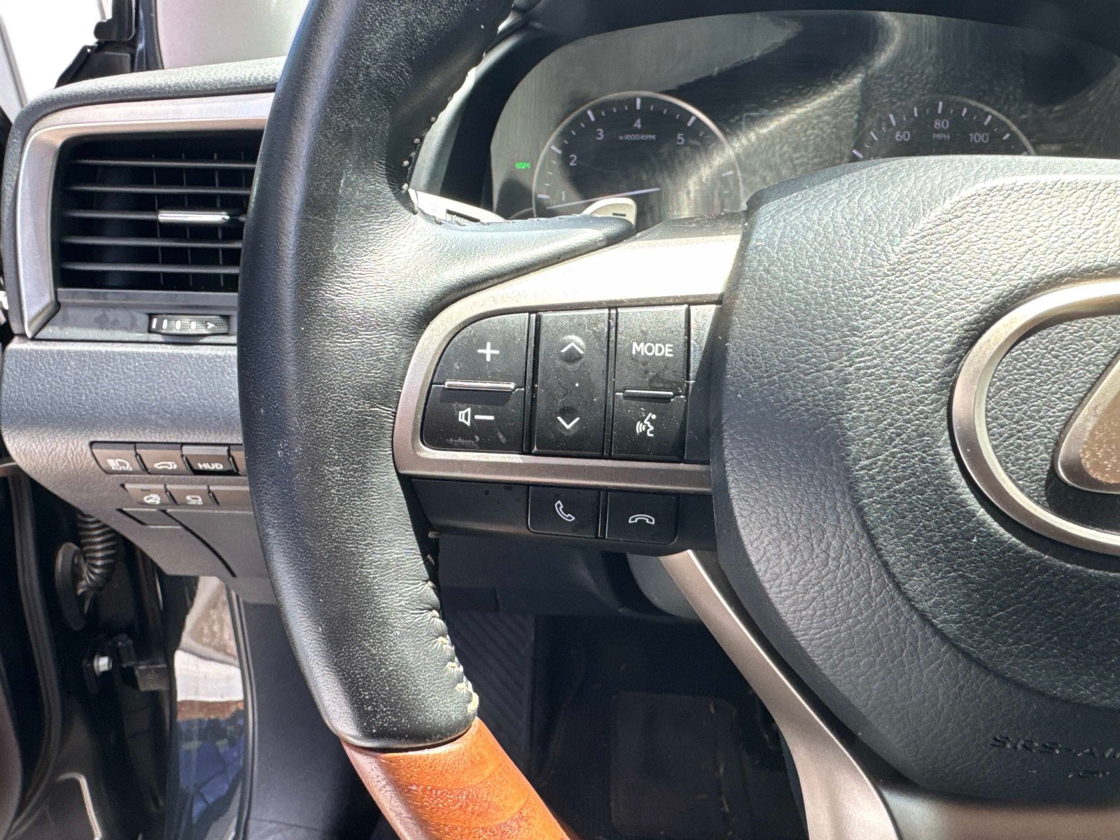 Certified 2022 Lexus RX 350L Premium w/ Premium Package AWD/4WD image 33