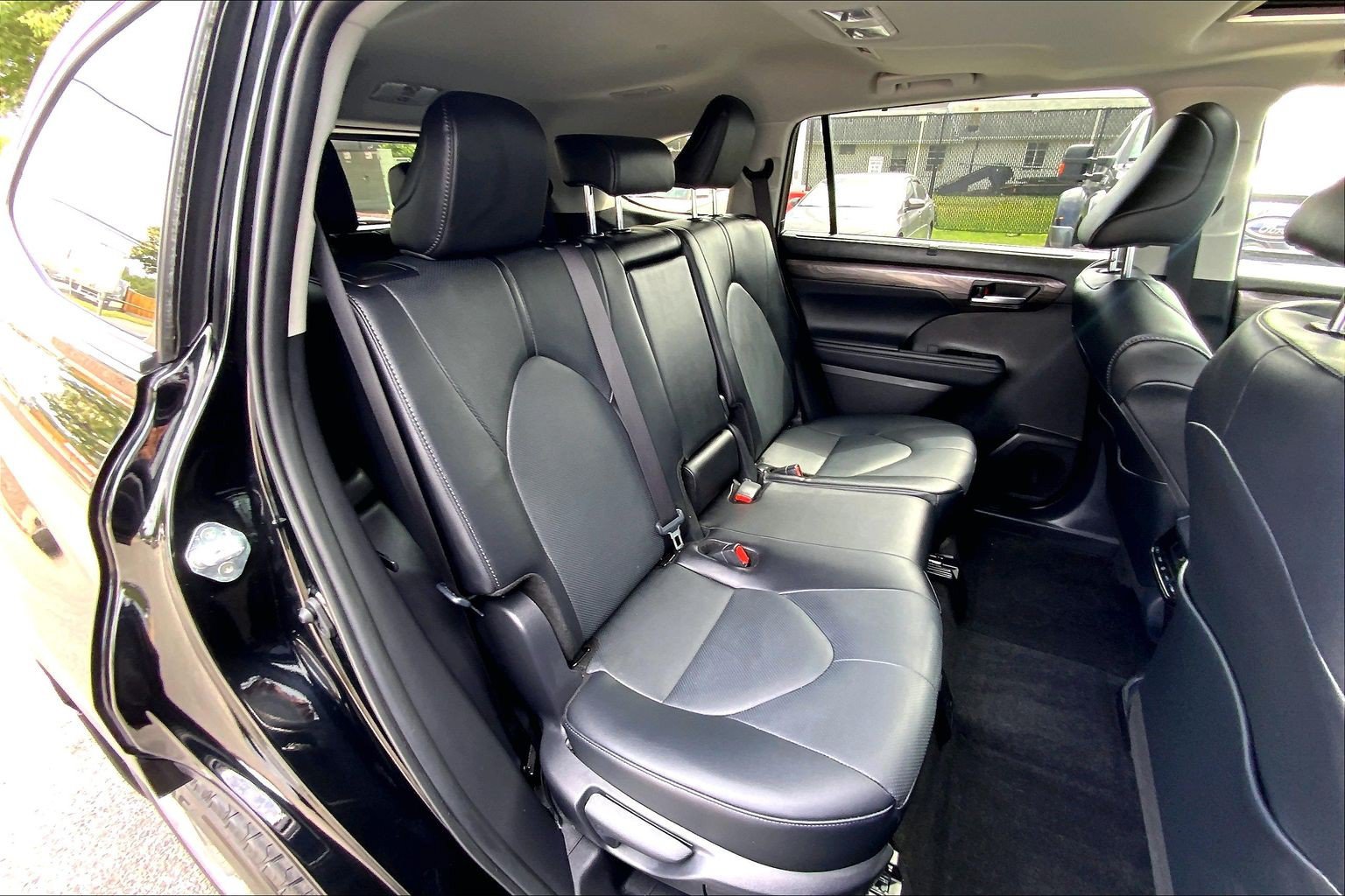 Used 2026 Toyota Highlander Limited AWD/4WD image 32
