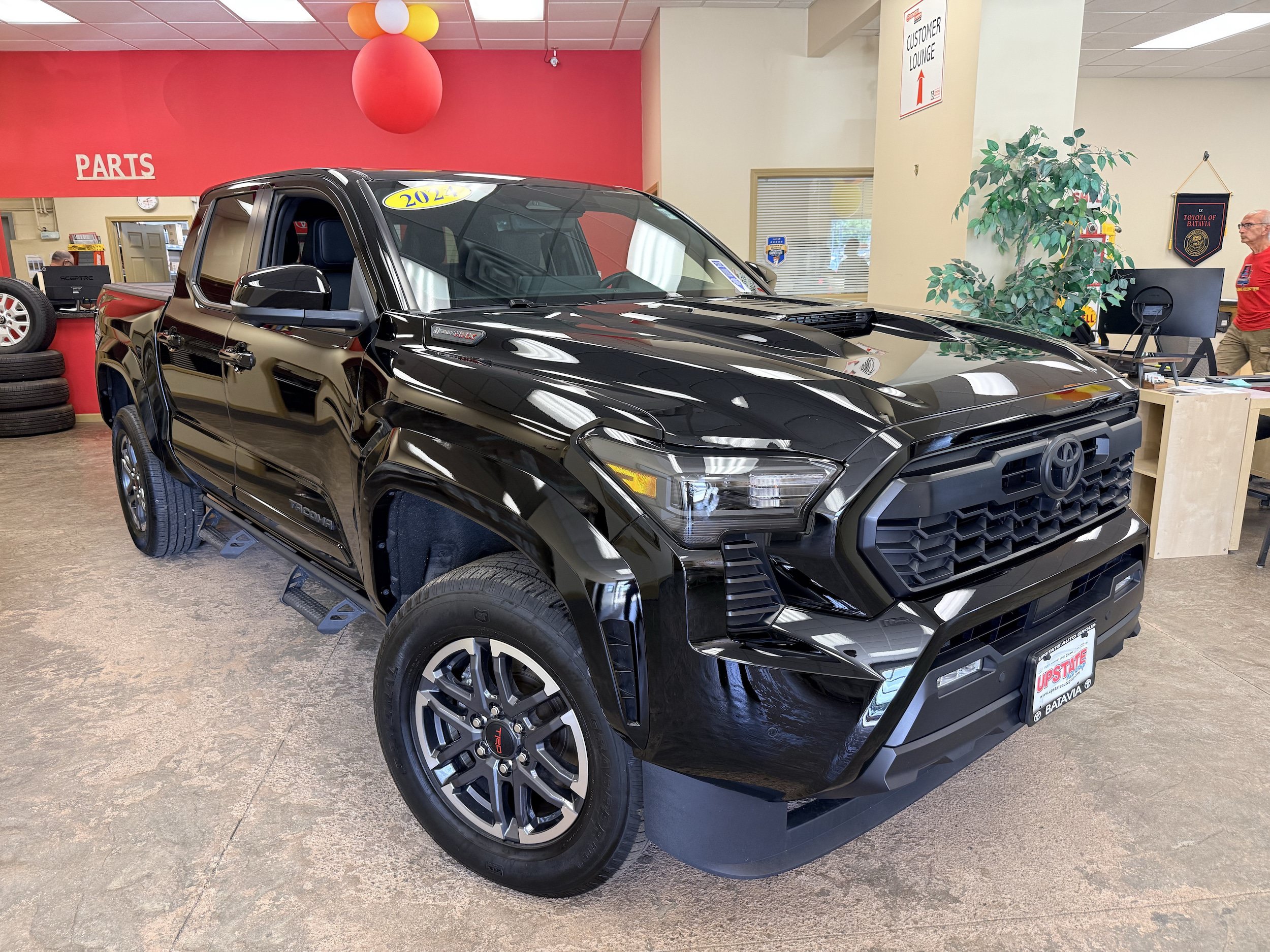 Used 2024 Toyota Tacoma TRD Sport w/ TRD Sport Premium Package AWD/4WD video 2