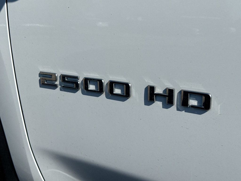 Used 2022 Chevrolet Silverado 2500 Custom w/ Custom Value Package AWD/4WD image 8