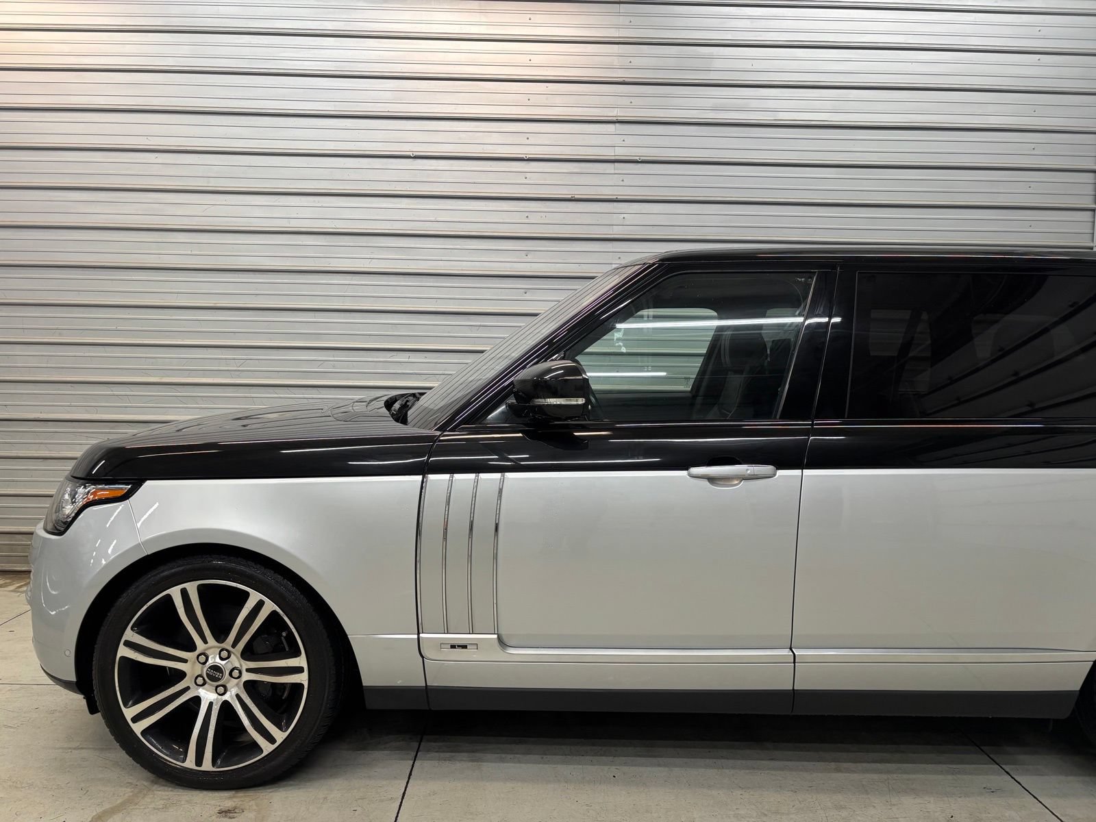 Used 2016 Land Rover Range Rover LWB SV Autobiography AWD/4WD image 3