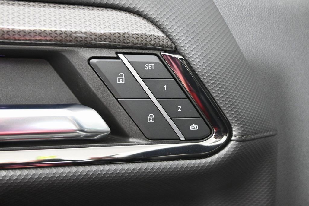 Used 2024 Chevrolet Silverado 2500 ZR2 w/ Technology Package image 20