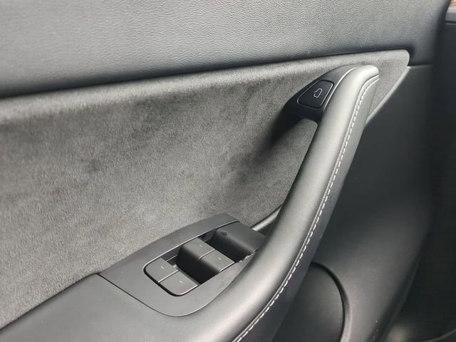 Used 2022 Tesla Model Y Performance image 32