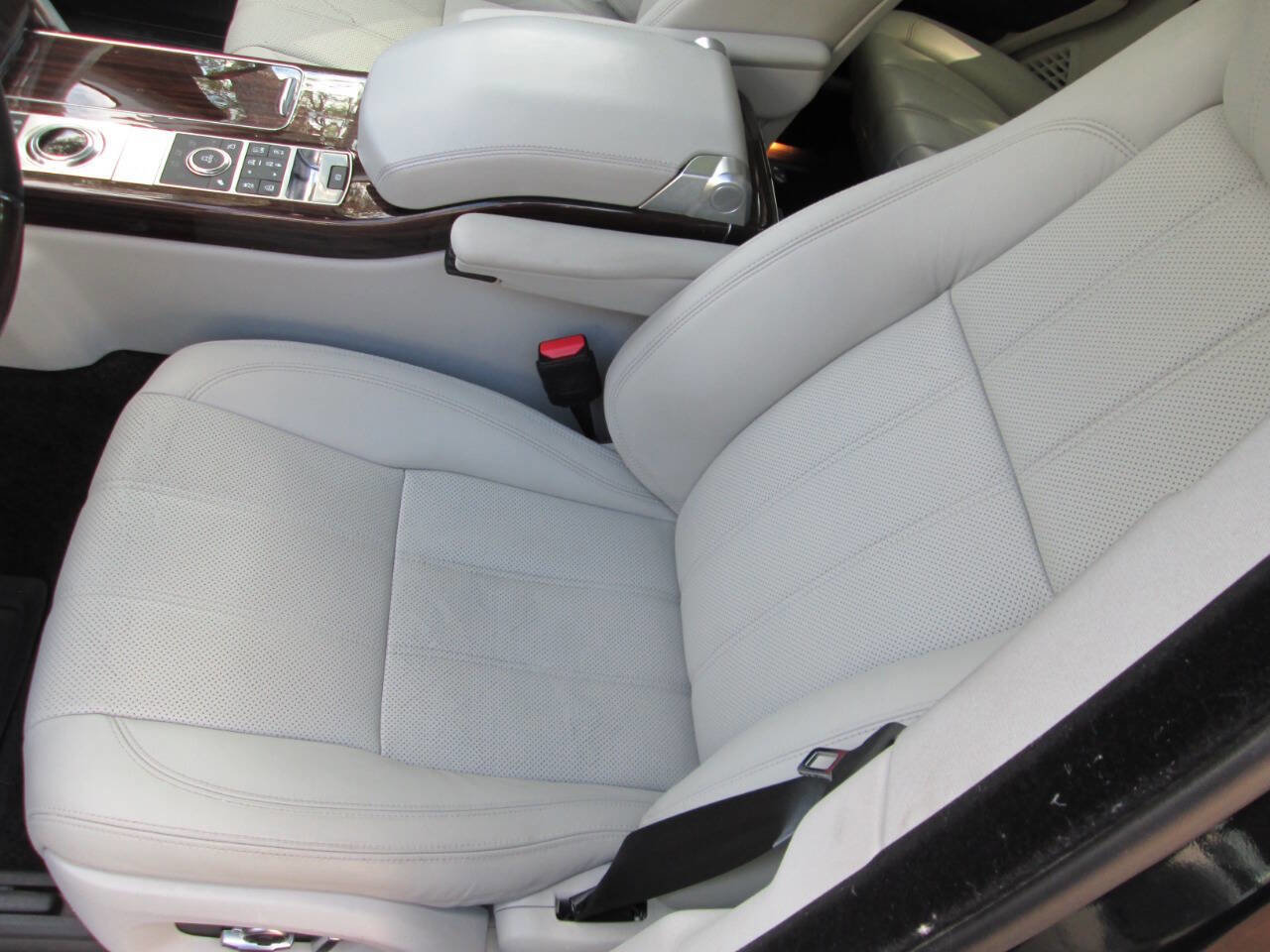 Used 2017 Land Rover Range Rover Supercharged image 12