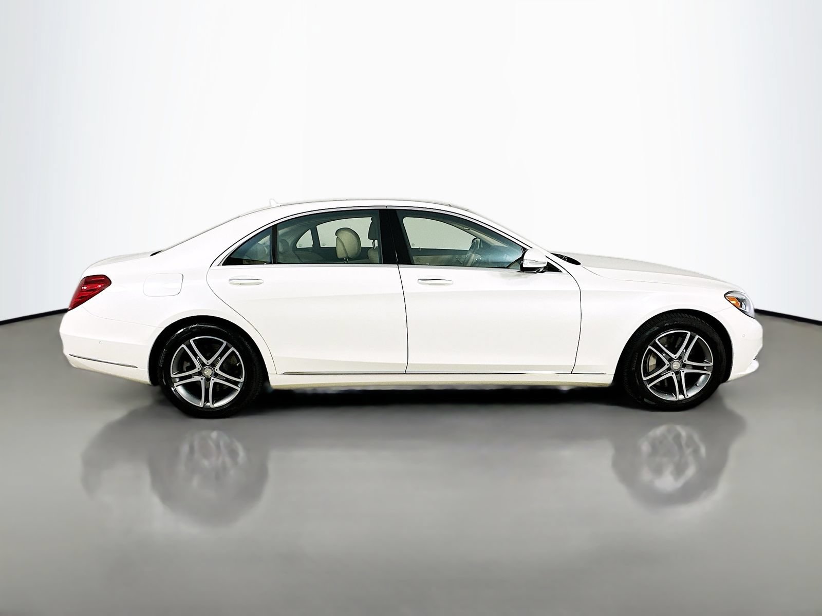 Used 2016 Mercedes-Benz S 550 4MATIC Sedan image 4