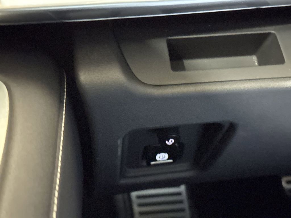 Used 2025 Chevrolet Corvette Stingray Coupe w/ 1LT RWD image 19