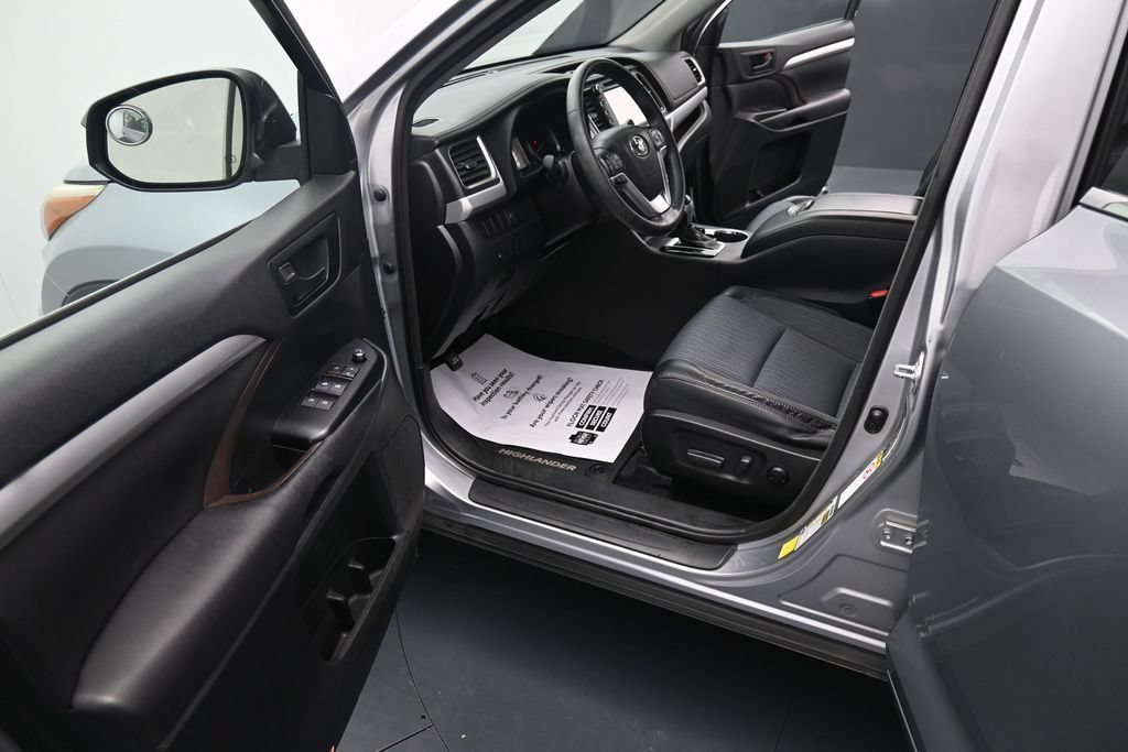 Used 2016 Toyota Highlander Plus AWD/4WD image 19