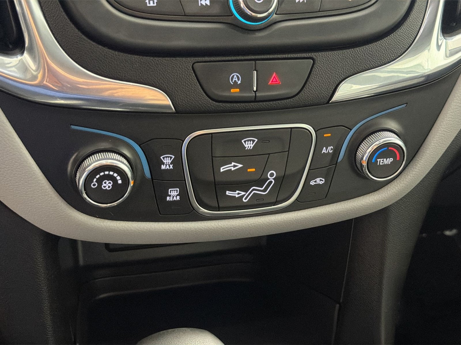 Used 2023 Chevrolet Equinox LS w/ Driver Confidence II Package AWD/4WD image 21