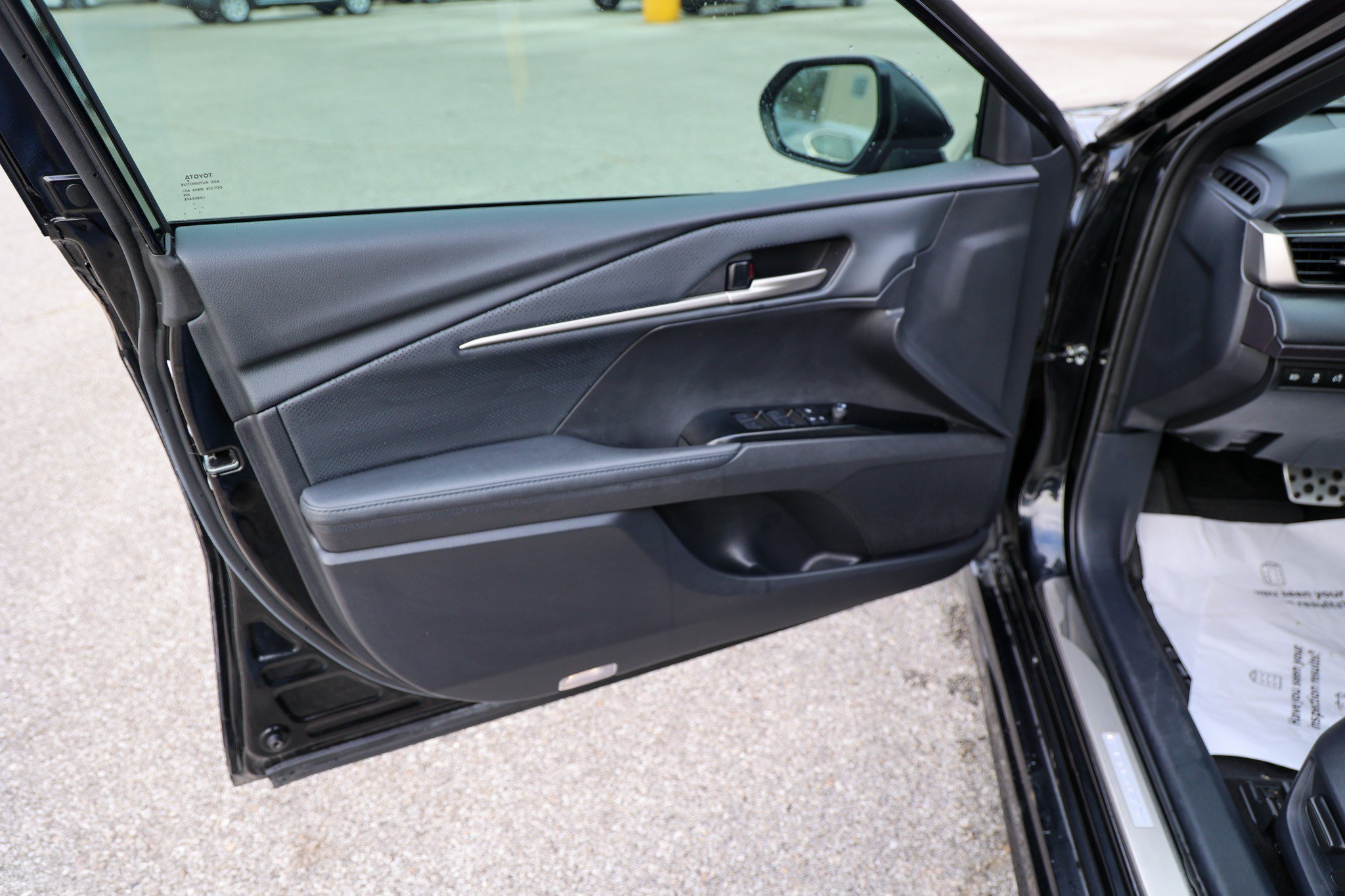 Used 2025 Toyota Camry XSE FWD image 31