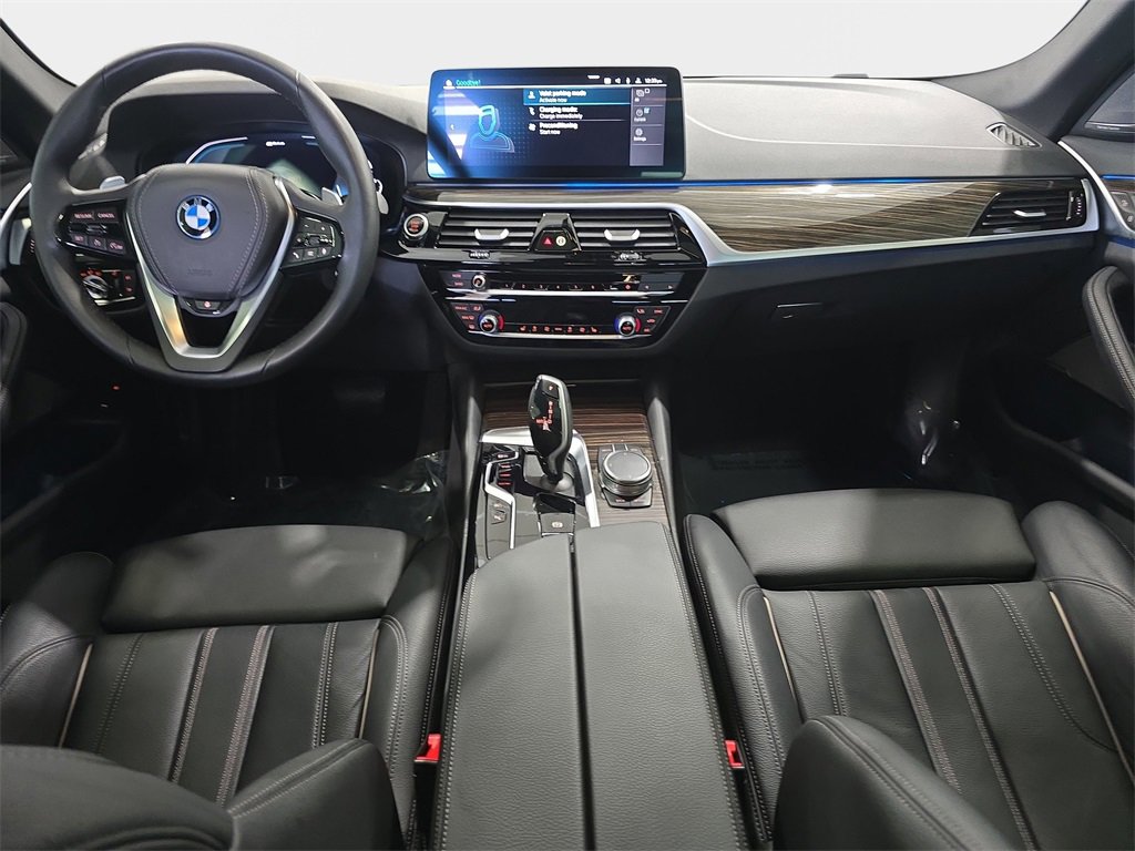 Certified 2023 BMW 530e w/ Premium Package image 9