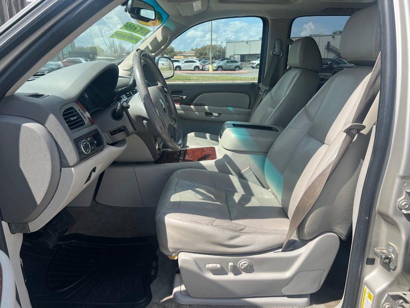 Used 2009 Chevrolet Suburban LTZ RWD image 8