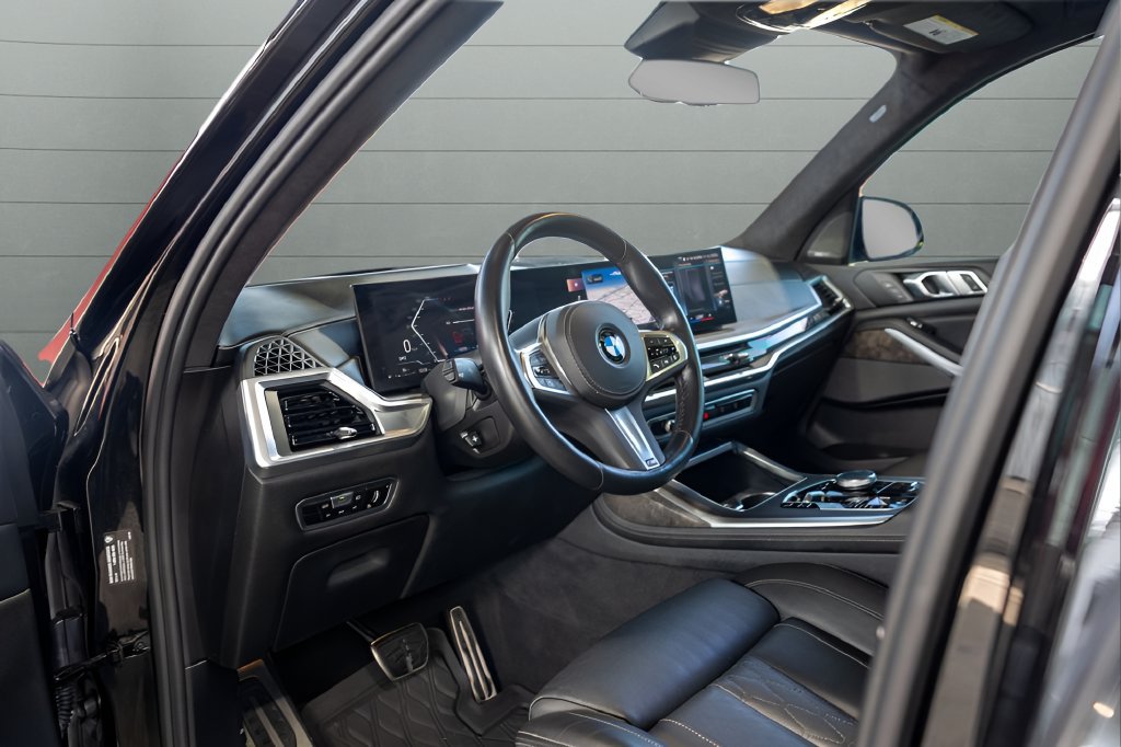 Used 2023 BMW X7 xDrive40i w/ M Sport Package AWD/4WD image 38