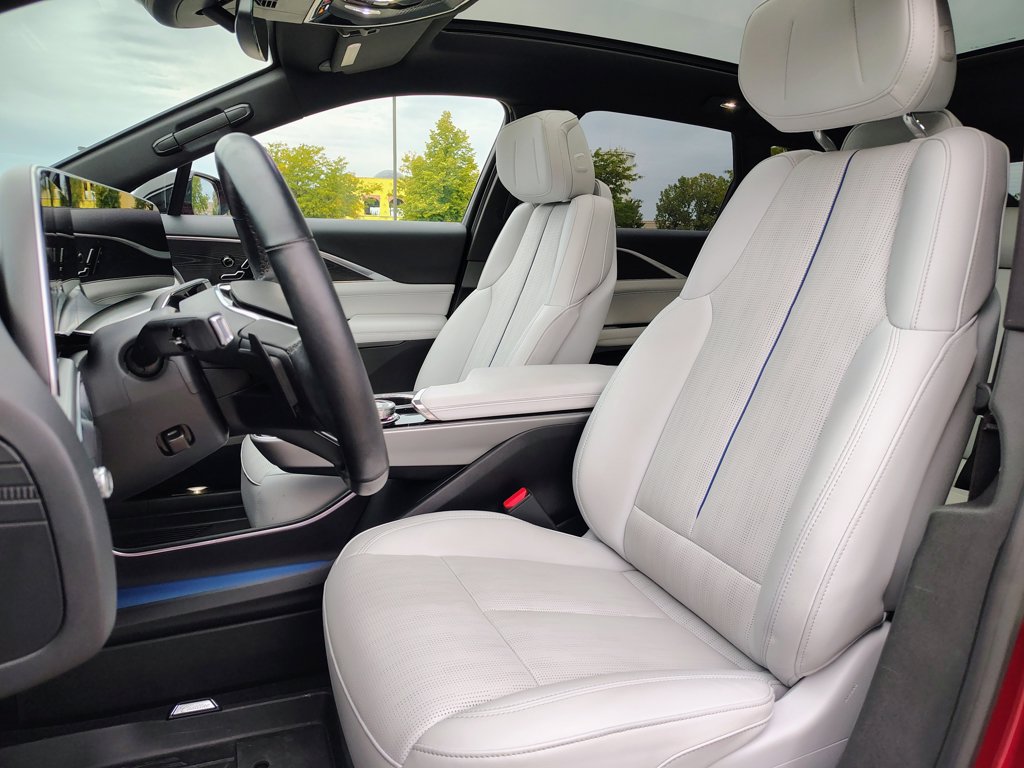Used 2024 Cadillac Lyriq Luxury w/ LPO, Floor Liner Package AWD/4WD image 22