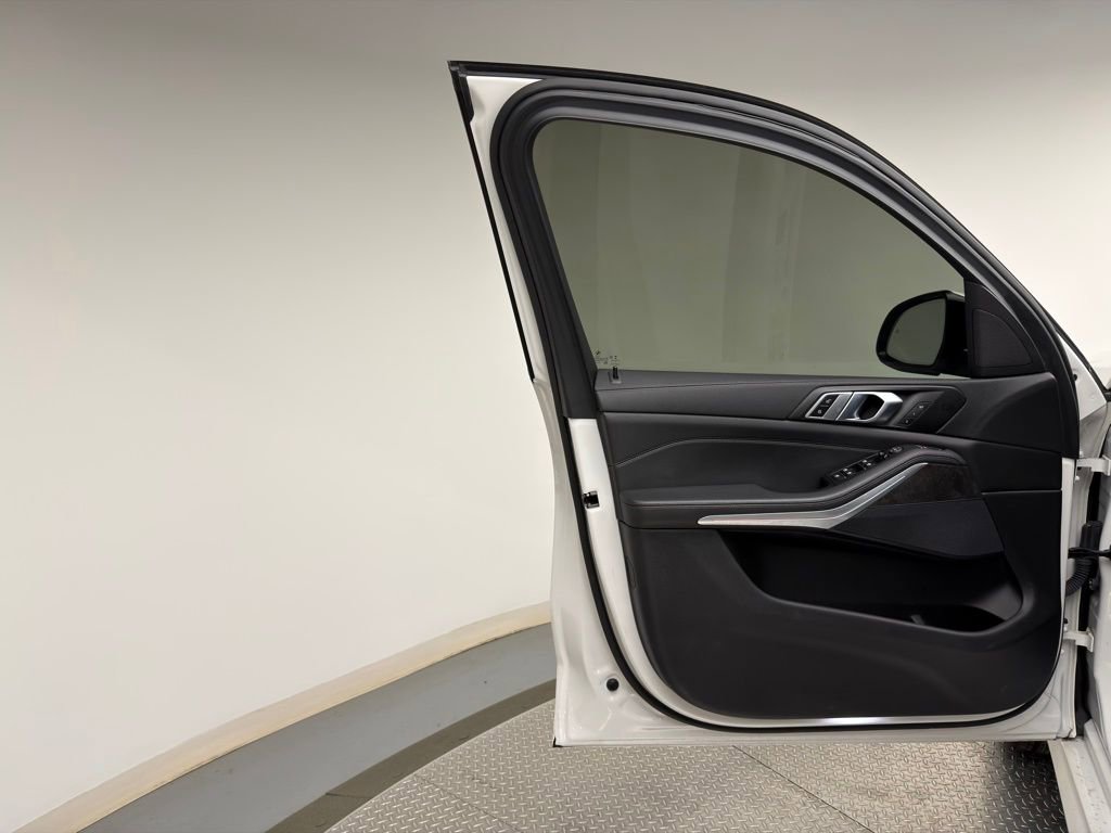 Used 2022 BMW X5 xDrive40i w/ M Sport Package image 8