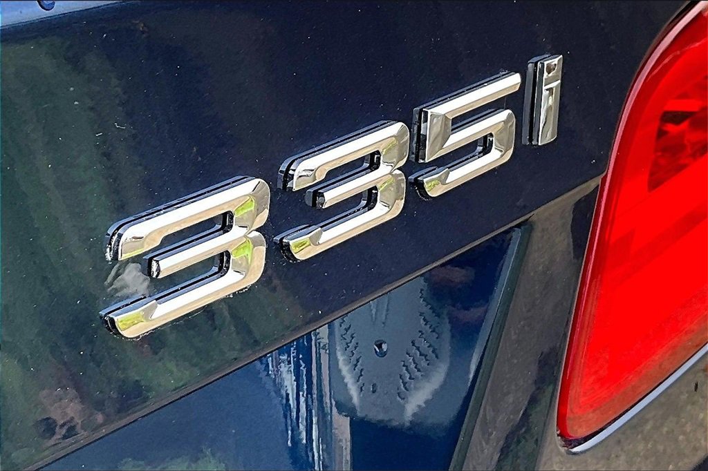 Used 2011 BMW 335i Convertible image 34