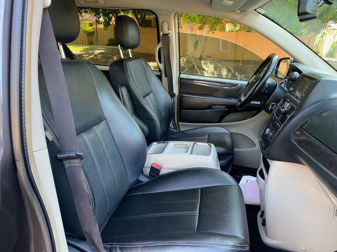 Used 2016 Chrysler Town & Country Touring FWD image 56